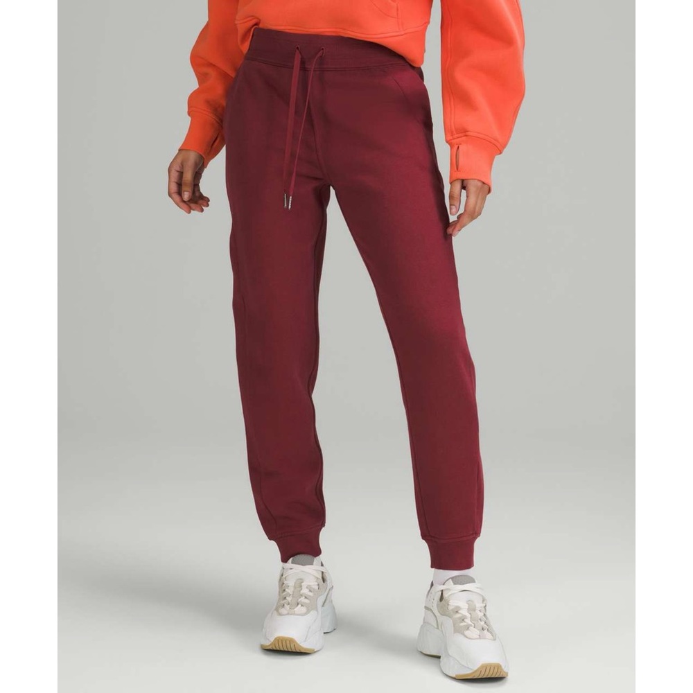 Lululemon Scuba High-Rise Jogger
Mulled Wine 2